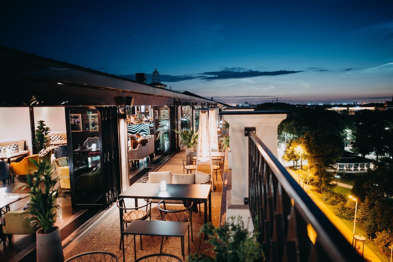 Grand Hotel Kempinski Riga Exterior foto The rooftop bar at the Hotel